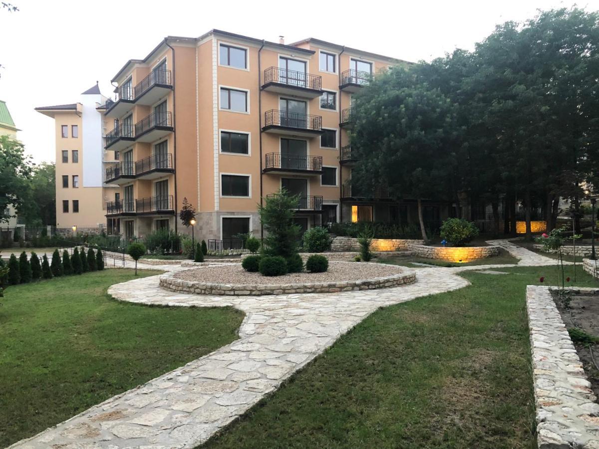 וארנה Rabi Park Residence מראה חיצוני תמונה