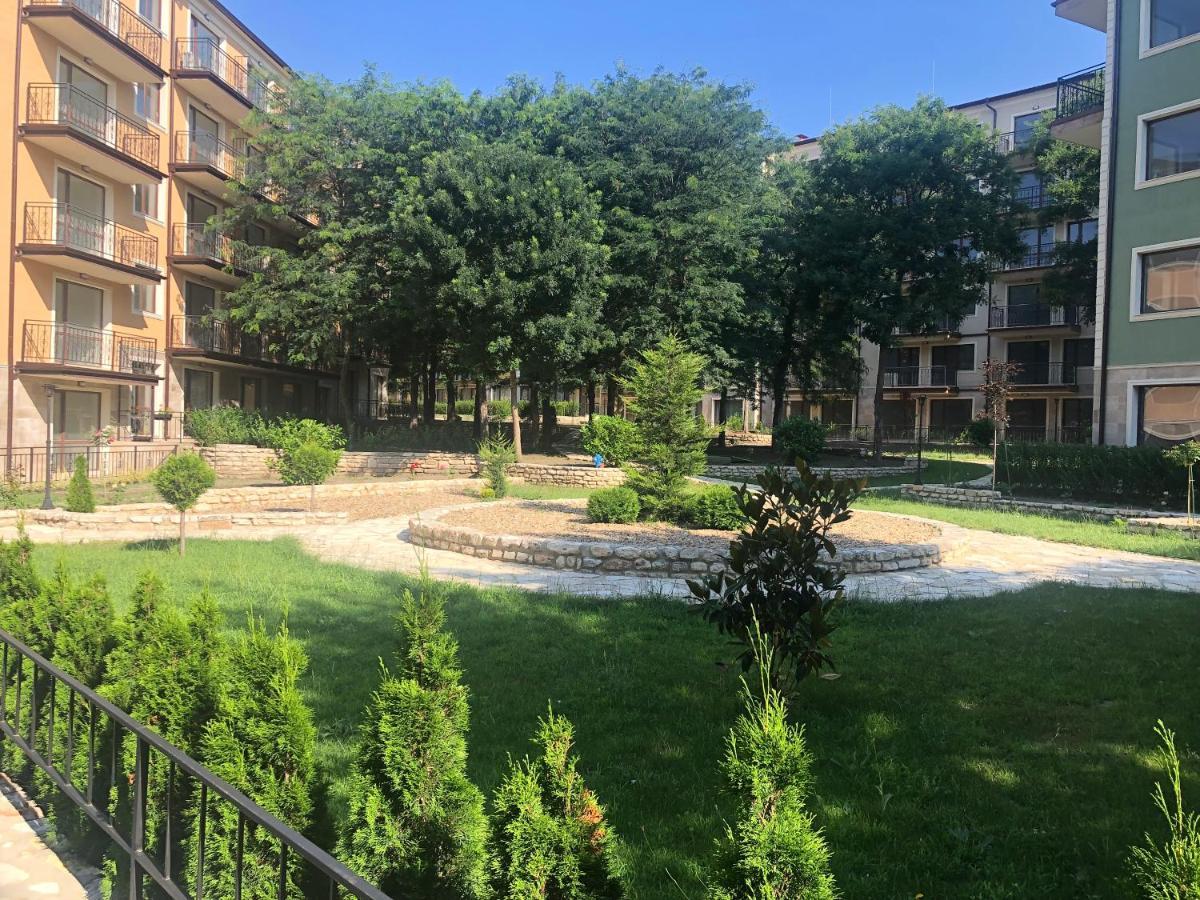 וארנה Rabi Park Residence מראה חיצוני תמונה